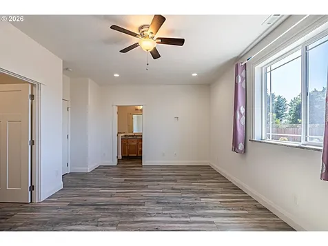 2010 Roosevelt Loop North Bend OR 97459