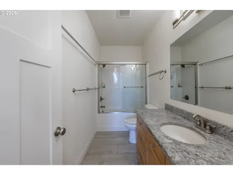 2010 Roosevelt Loop North Bend OR 97459