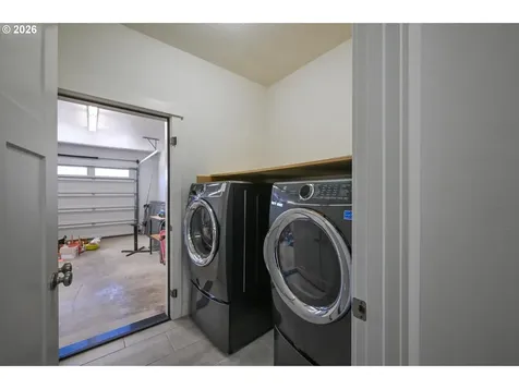 2010 Roosevelt Loop North Bend OR 97459