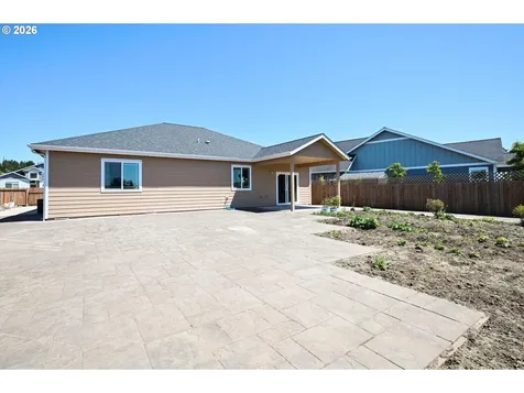 2010 Roosevelt Loop North Bend OR 97459