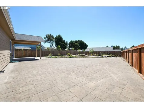 2010 Roosevelt Loop North Bend OR 97459