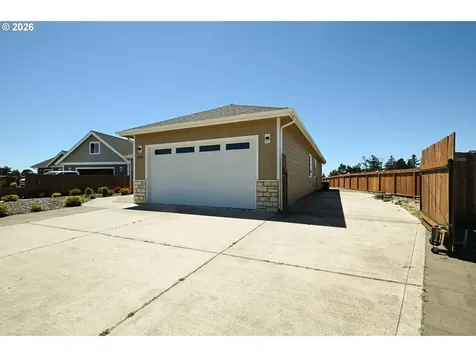 2010 Roosevelt Loop North Bend OR 97459