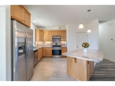 2010 Roosevelt Loop North Bend OR 97459