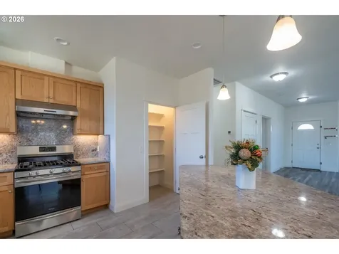 2010 Roosevelt Loop North Bend OR 97459