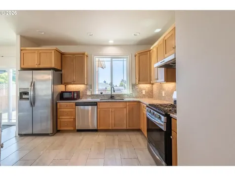 2010 Roosevelt Loop North Bend OR 97459