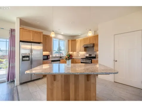 2010 Roosevelt Loop North Bend OR 97459