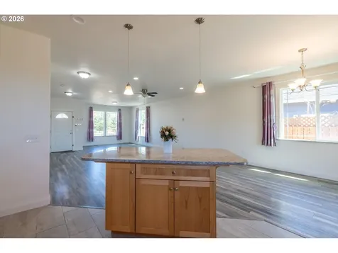 2010 Roosevelt Loop North Bend OR 97459