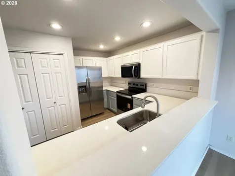 764 N 20th Place Cornelius OR 97113