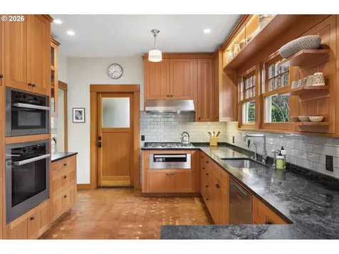 1212 SE 50th Avenue Portland OR 97215
