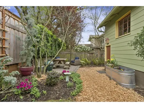 1212 SE 50th Avenue Portland OR 97215