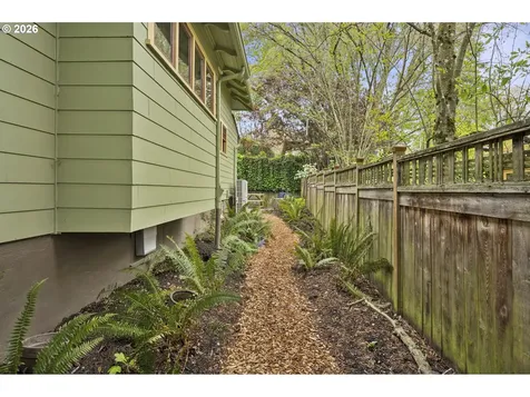 1212 SE 50th Avenue Portland OR 97215