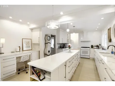 6394 SW Burlingame Avenue Portland OR 97239