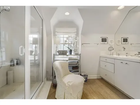 6394 SW Burlingame Avenue Portland OR 97239