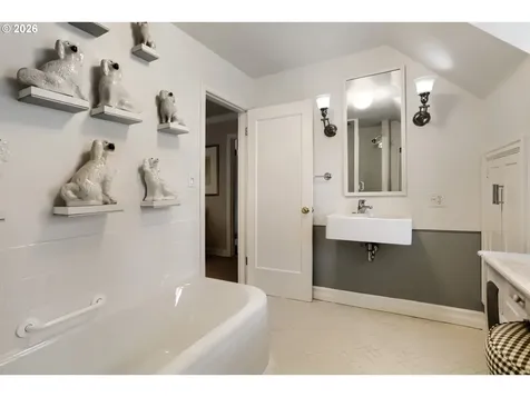6394 SW Burlingame Avenue Portland OR 97239