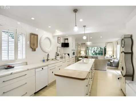 6394 SW Burlingame Avenue Portland OR 97239