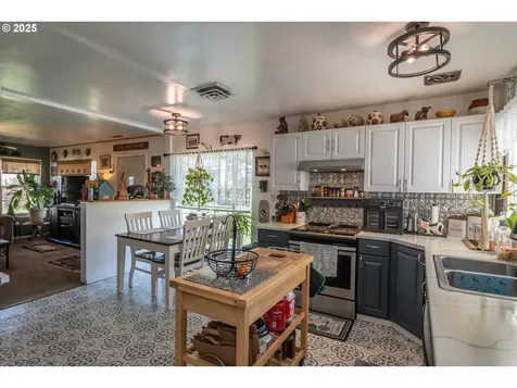 1630 NE Morris Street Roseburg OR 97470