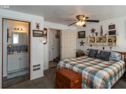 1630 NE Morris Street Roseburg OR 97470