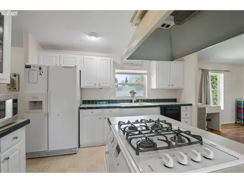 5177 Mango Avenue SE Salem OR 97317