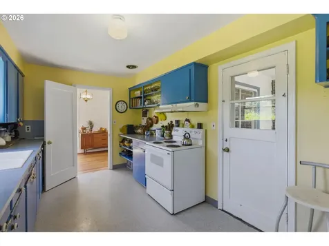 9009 SW 36th Avenue Portland OR 97219