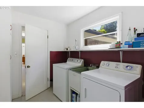 9009 SW 36th Avenue Portland OR 97219