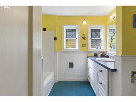 9009 SW 36th Avenue Portland OR 97219