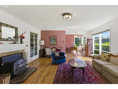 9009 SW 36th Avenue Portland OR 97219