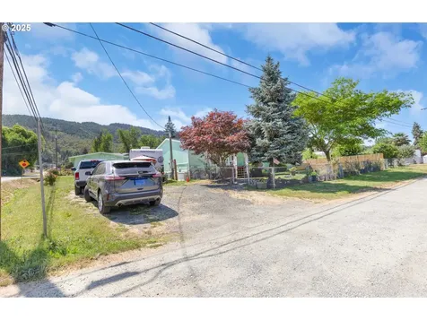 1060 Cornutt Street Myrtle Creek OR 97457