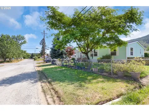 1060 Cornutt Street Myrtle Creek OR 97457
