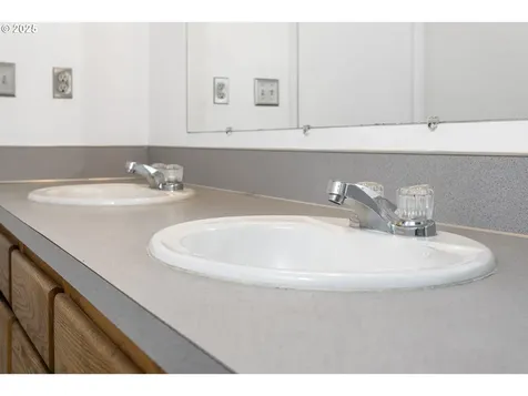 2802 NW 100th Street Vancouver WA 98685