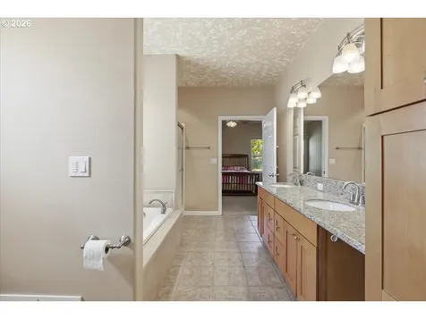 4061 Glendale Avenue NE Salem OR 97305