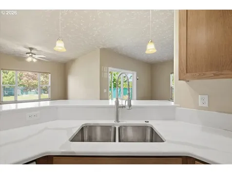 4061 Glendale Avenue NE Salem OR 97305