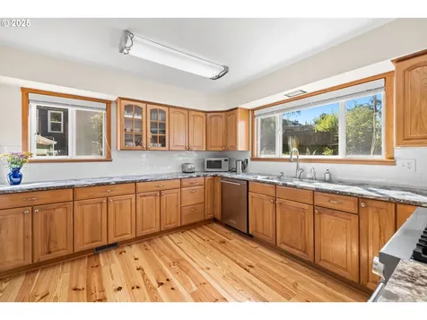 2245 SW Martha Street Portland OR 97239