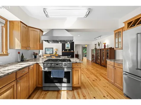 2245 SW Martha Street Portland OR 97239