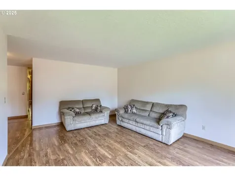 17708 SW Meadowbrook Way Beaverton OR 97078