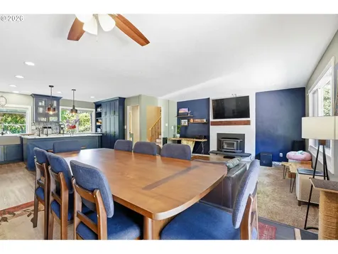 7748 Blinkhorn Way Gladstone OR 97027