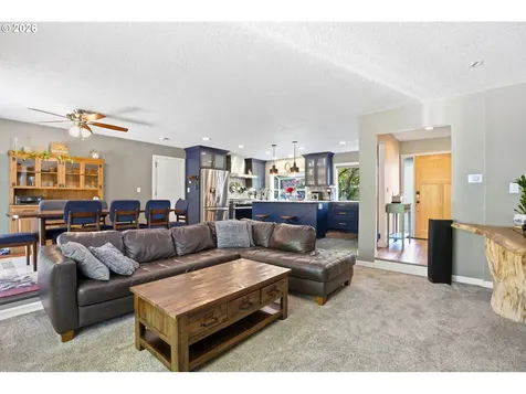 7748 Blinkhorn Way Gladstone OR 97027