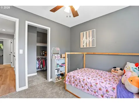 7748 Blinkhorn Way Gladstone OR 97027