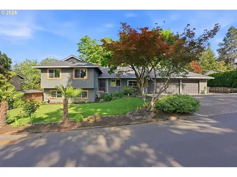 7748 Blinkhorn Way Gladstone OR 97027