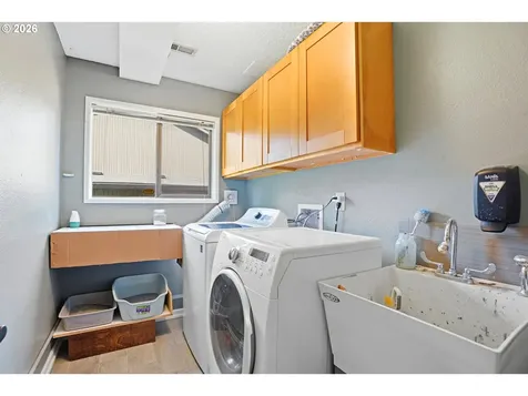 7748 Blinkhorn Way Gladstone OR 97027