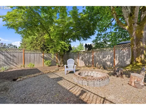 7748 Blinkhorn Way Gladstone OR 97027