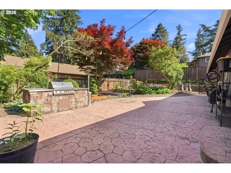 7748 Blinkhorn Way Gladstone OR 97027