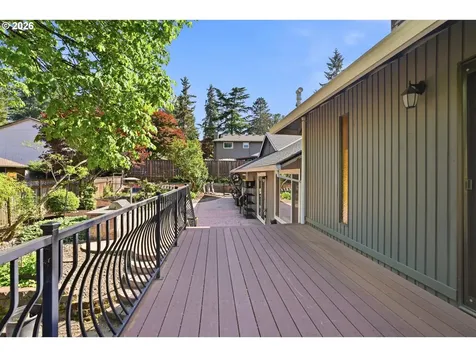 7748 Blinkhorn Way Gladstone OR 97027