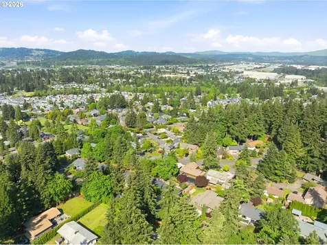 7748 Blinkhorn Way Gladstone OR 97027