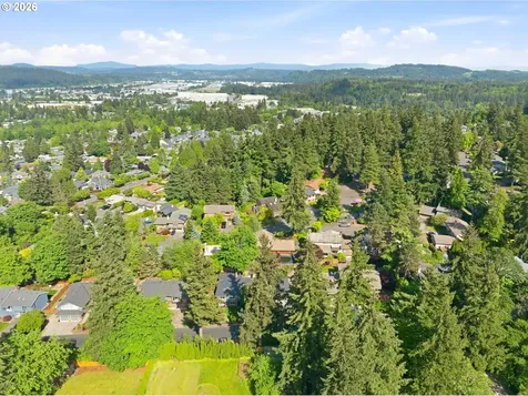 7748 Blinkhorn Way Gladstone OR 97027