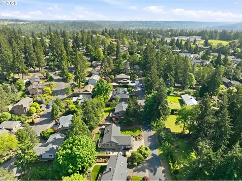 7748 Blinkhorn Way Gladstone OR 97027