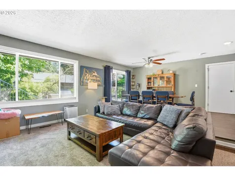 7748 Blinkhorn Way Gladstone OR 97027