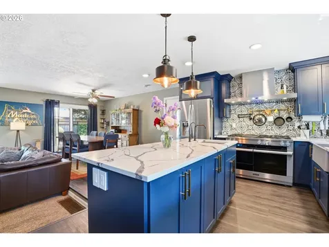 7748 Blinkhorn Way Gladstone OR 97027
