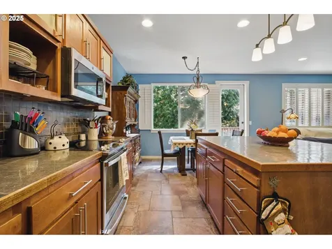 2351 NW Byrne Terrace Portland OR 97229