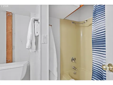 5203 NW Keel Avenue Lincoln City OR 97367