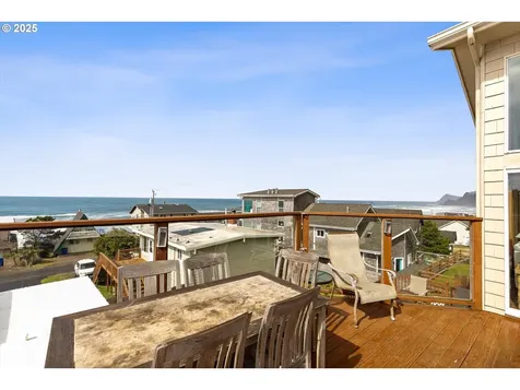 5203 NW Keel Avenue Lincoln City OR 97367